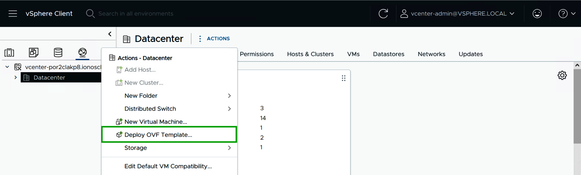 Captura de pantalla: Se muestra vSphere Client. En el menú de acciones del centro de datos, la opción Deploy OVF Template está resaltada