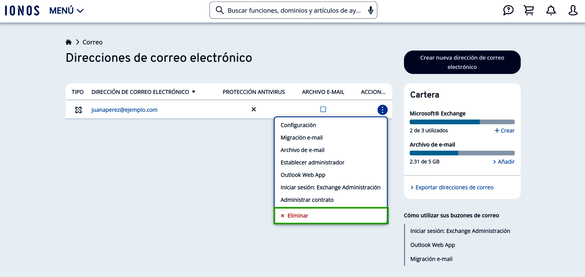 Captura de pantalla: se muestra la página de resumen de las direcciones de correo electrónico. En la columna de acciones, en la lista que se encuentra debajo de los tres puntos verticales, está resaltada la opción de eliminar 