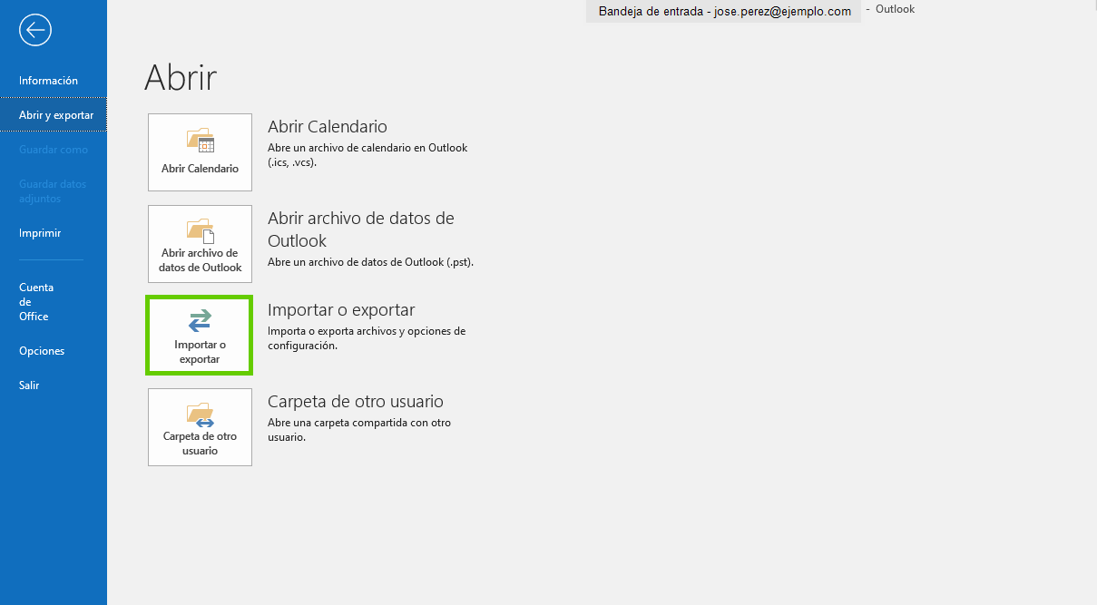 Captura de pantalla: en la sección para abrir y exportar, se muestra Outlook 2024. Aquí se destaca el botón para importar y exportar.