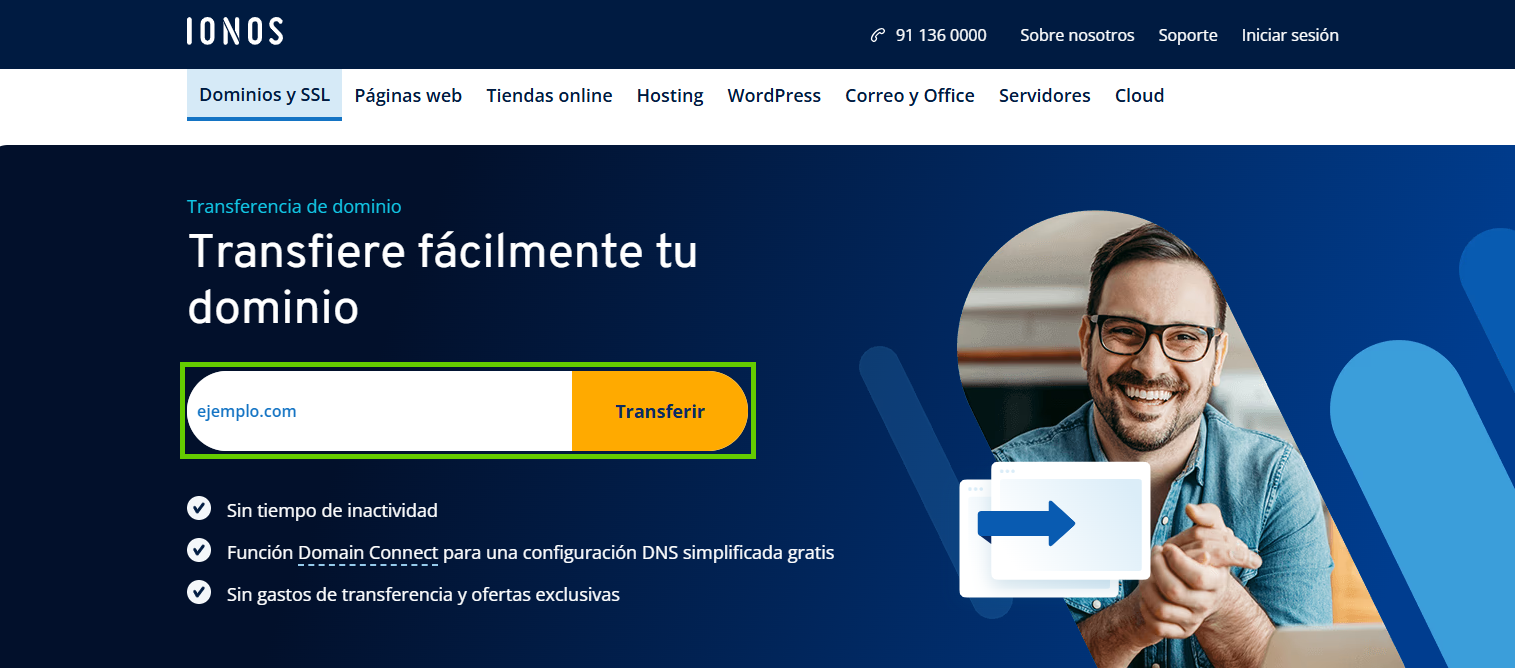 Captura de pantalla: página de inicio para la transferencia del dominio a IONOS con el campo de entrada para el nombre de dominio y el botón para transferir en la página web de IONOS