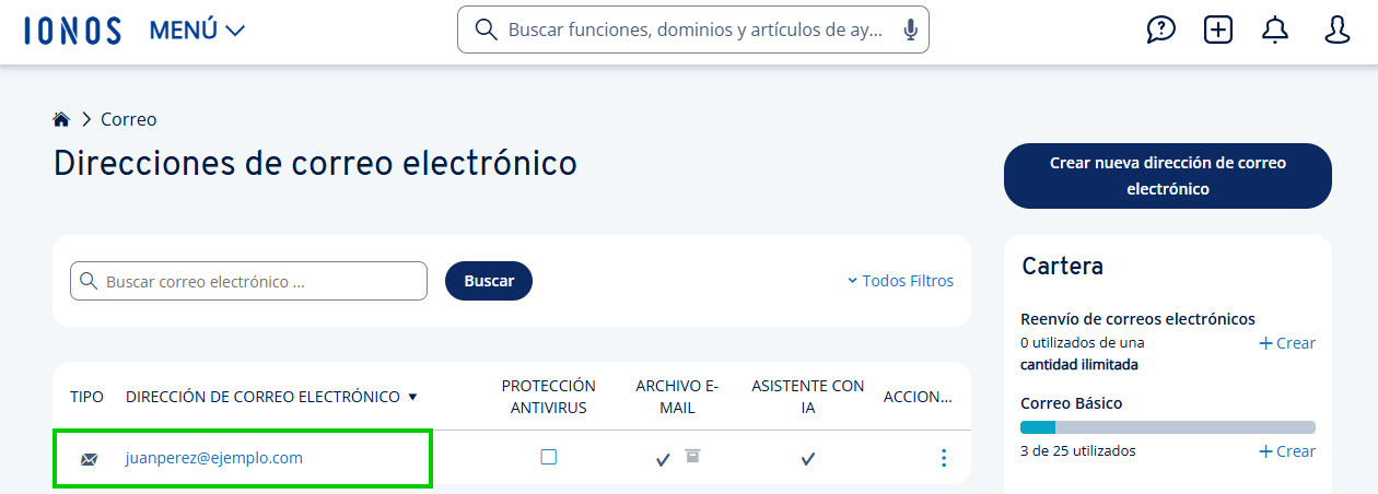 Captura de pantalla: se muestra la página direcciones de correo electrónico con la vista general de las direcciones configuradas. Una de las direcciones de correo electrónico está resaltada.