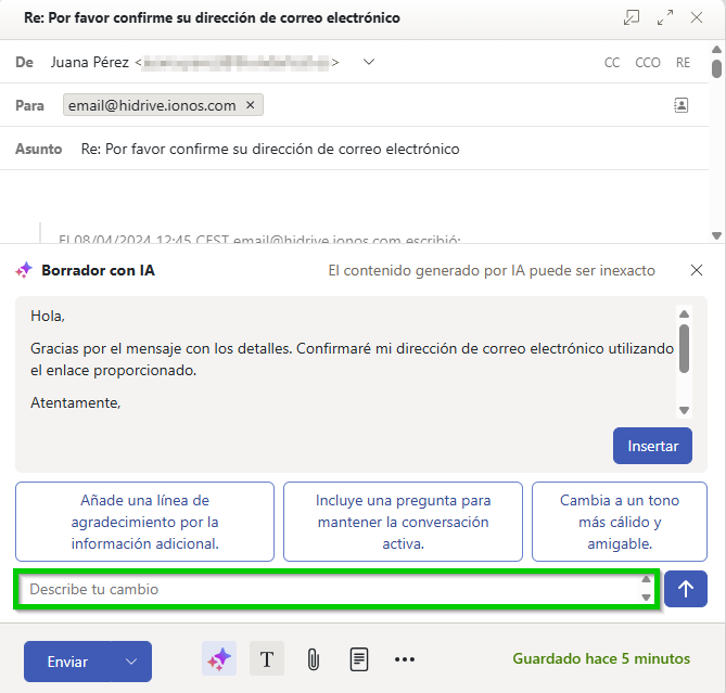 Captura de pantalla: se muestra un nuevo correo electrónico. En el nuevo correo electrónico se muestra la sección de borrador con IA con la propuesta de texto creada. Debajo de la propuesta, el campo para describe un cambio aparece resaltado