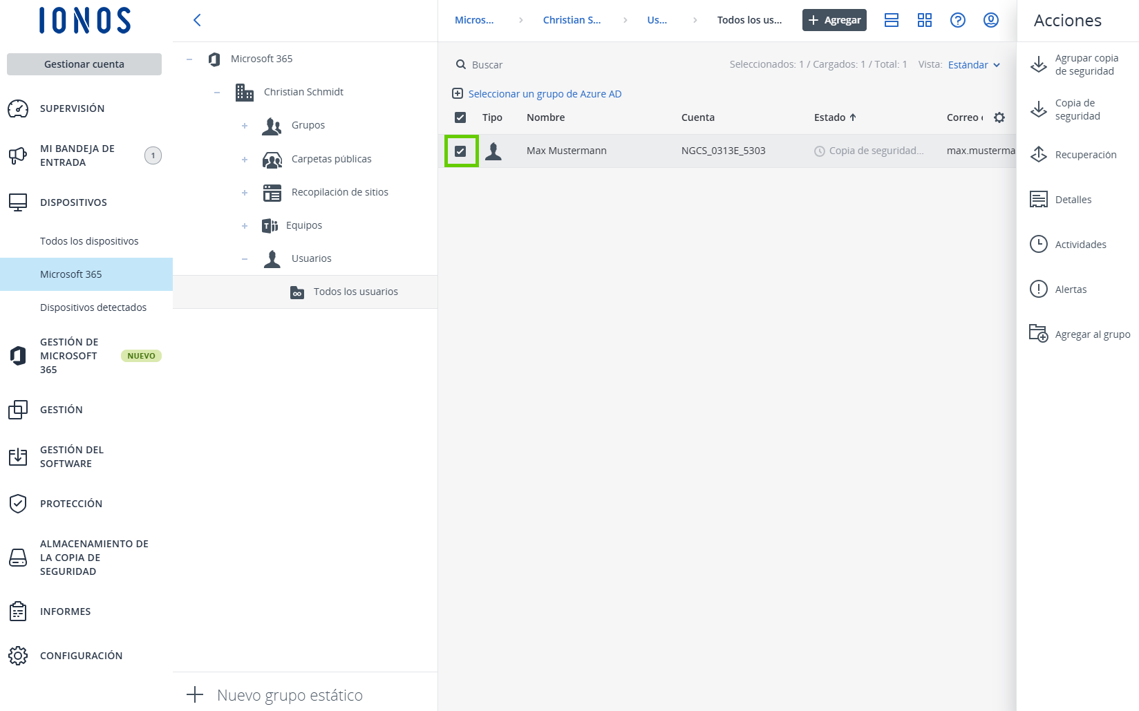 Captura de pantalla: se muestra la sección de Microsoft 365. Debajo de la cuenta de administrador de Microsoft 365, seleccionada aparece una lista. En esta lista, dentro de la opción de menú Usuario > Todos los usuarios, hay un usuario seleccionado