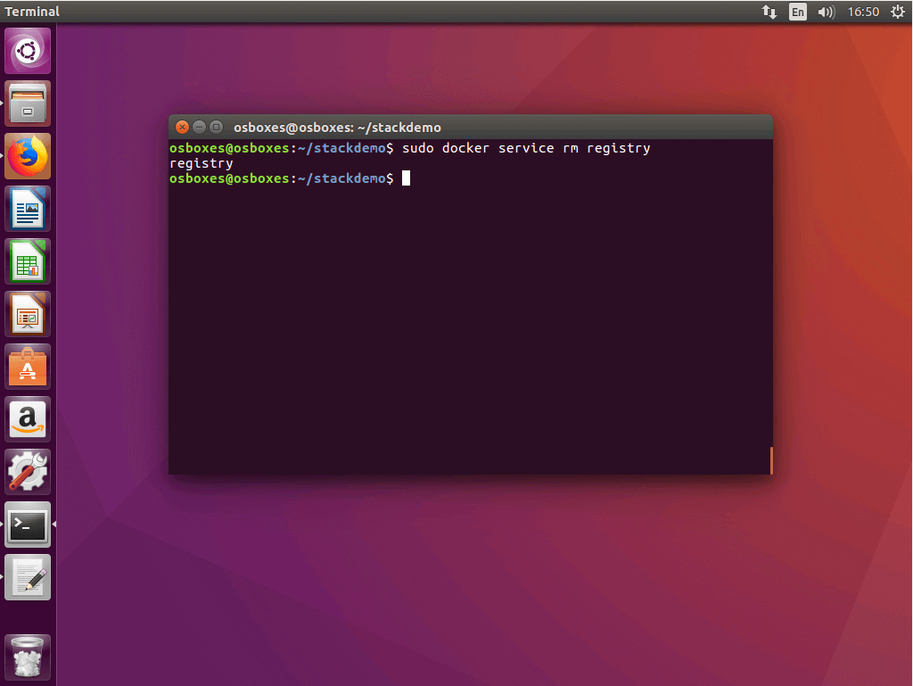 El comando “docker service rm” en el terminal Ubuntu