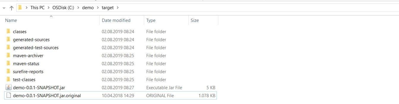 Archivo JAR generado en la carpeta “target” de Maven en Windows 10.