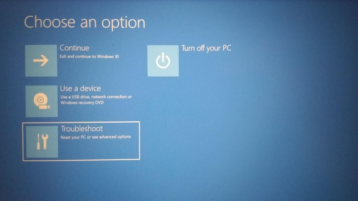 Captura de pantalla de la UEFI en Windows 10: seleccionar opción