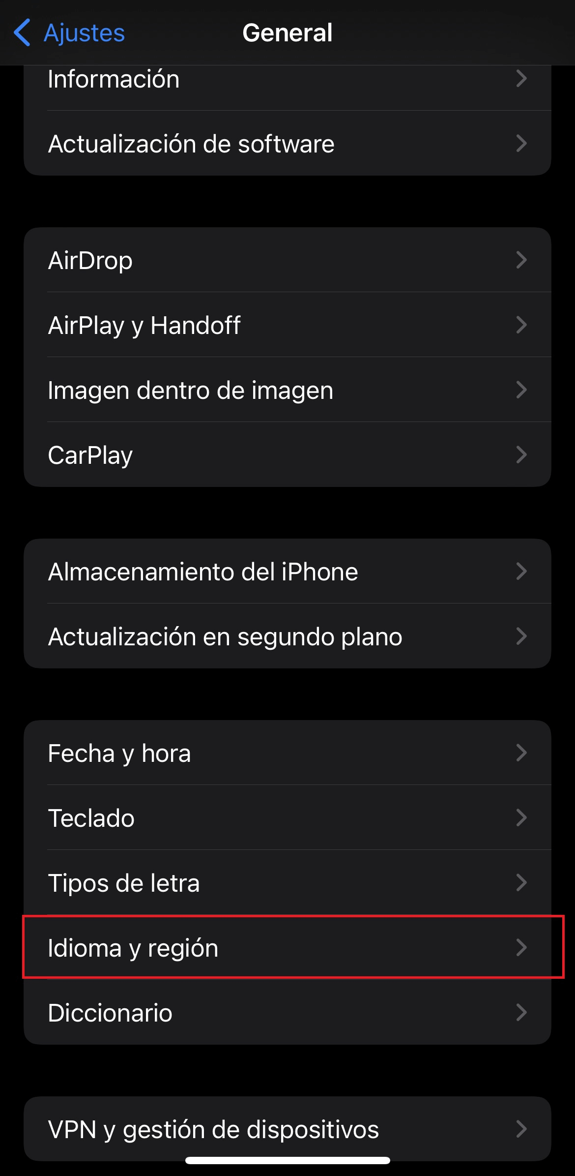 La opción “Idioma y región” en el menú de la configuración general de iOS