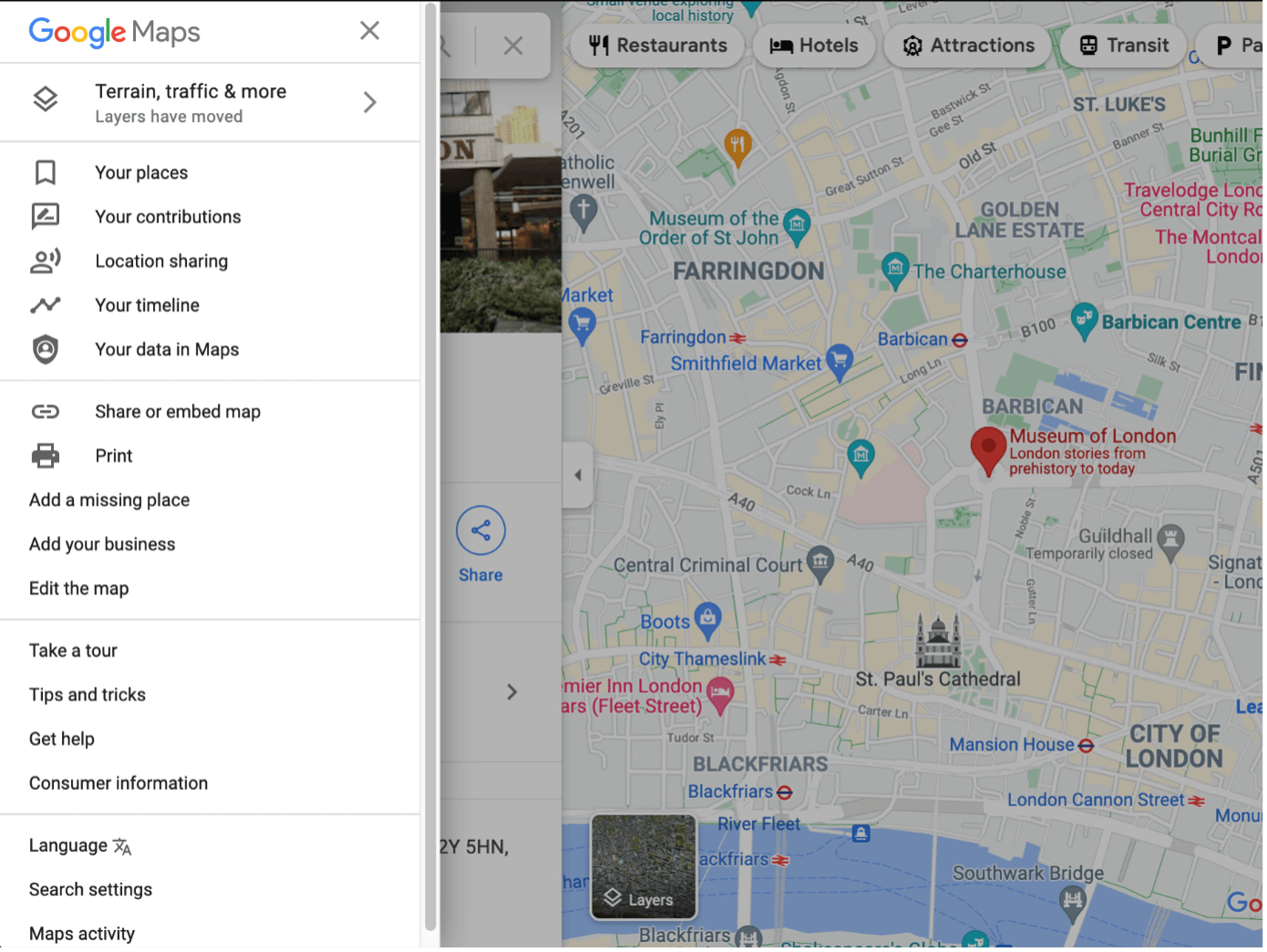 Captura de pantalla de un mapa de Google Maps con el menú desplegado
