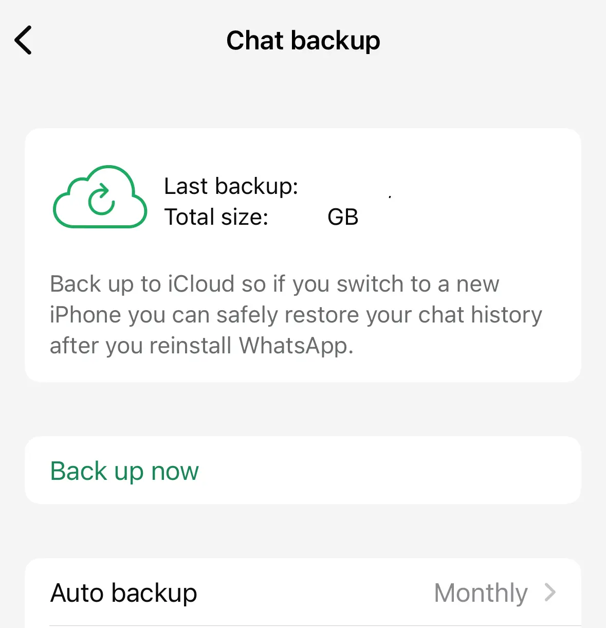 Captura de pantalla de iPhone en el apartado de “Chat backup” de WhatsApp que indica que primero es necesario iniciar sesión en iCloud Imagen: Captura de pantalla de iPhone en el apartado de “Chat backup” de WhatsApp que indica que primero es necesario iniciar sesión en iCloud